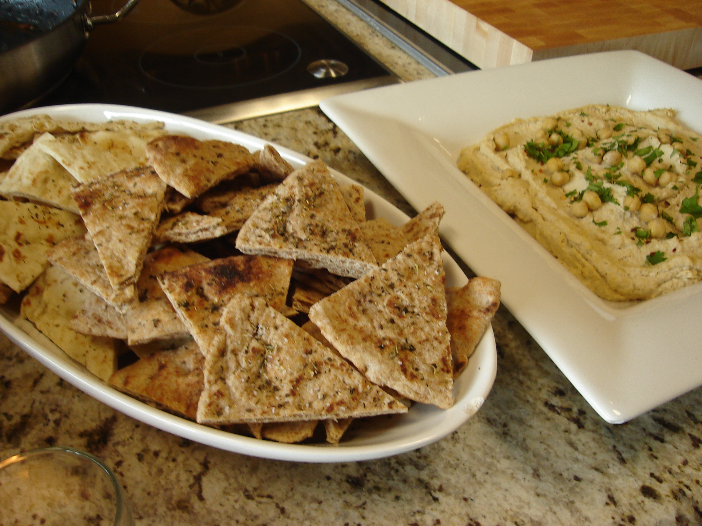 Hummus and Toasted Pita Chips